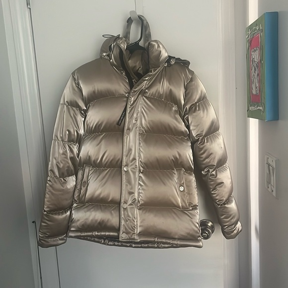 Aritzia Super Puff Jacket in Liquid Shine Almond Tan - Picture 1 of 3